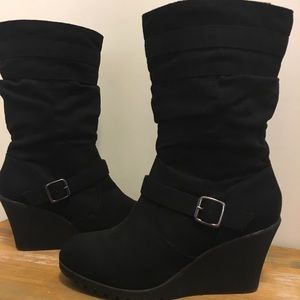 Size 8.5 wedge boots